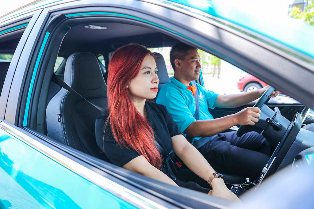 Electric Taxi Xanh SM is the best means of transportation in Hanoi